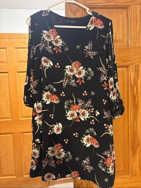 Black Floral Cold-Shoulder Tunic Dress